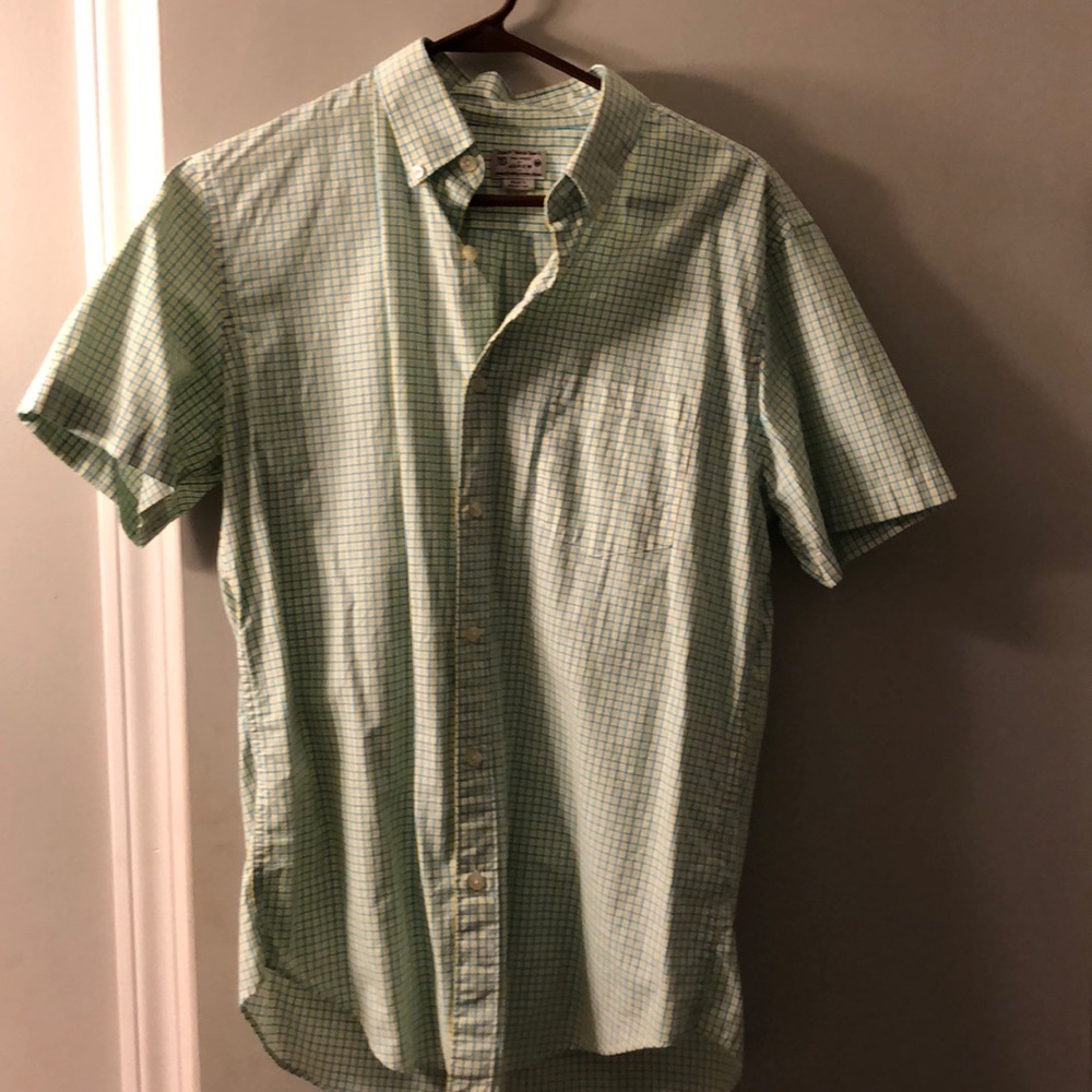 Short sleeve button down